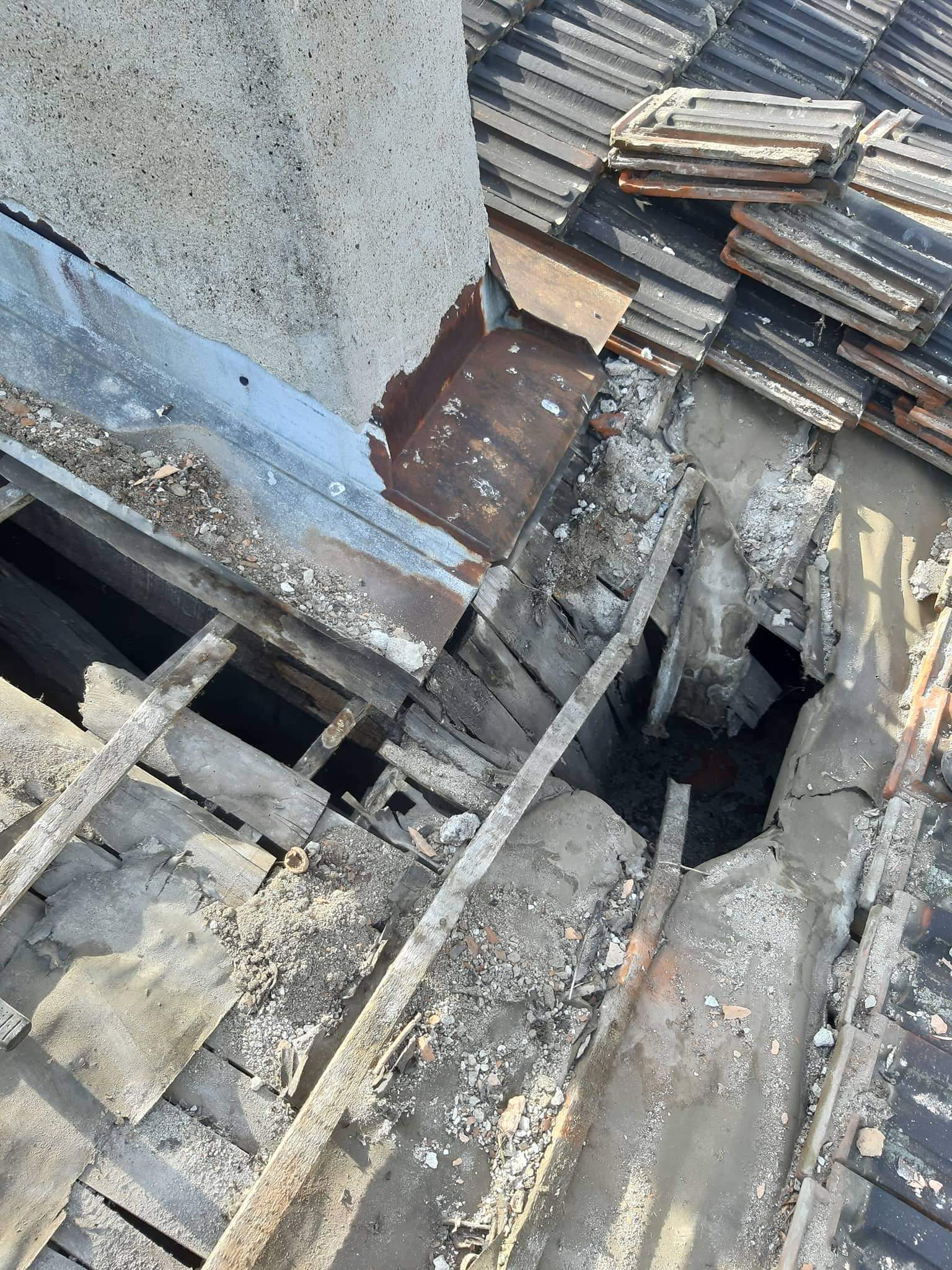 Ремонт на челни дъски и улуци - гр. София, Логистичен център Рожен, бул. Илиенско шосе 3 - снимка 3